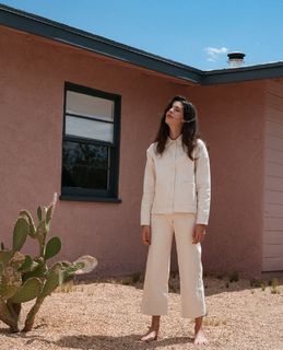 Carly Foulkes feet photo thumbnail