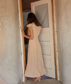 Carly Foulkes feet photo thumbnail