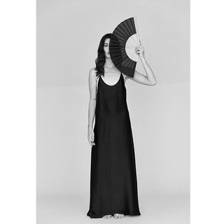 Carly Foulkes feet photo thumbnail