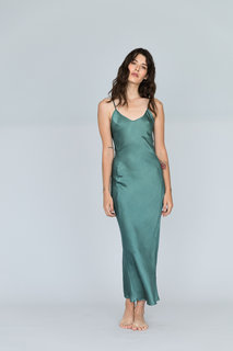 Carly Foulkes feet photo thumbnail