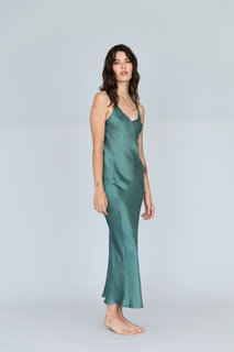 Carly Foulkes feet photo thumbnail