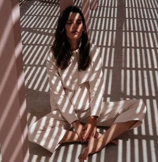 Carly Foulkes feet photo thumbnail