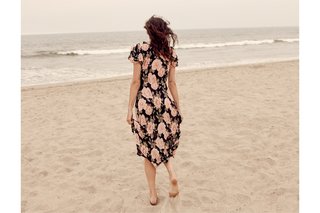 Carly Foulkes feet photo thumbnail