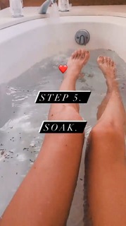 Carly Foulkes feet photo thumbnail