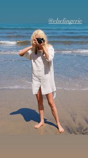 Carly Foulkes feet photo thumbnail