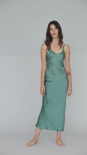 Carly Foulkes feet photo thumbnail