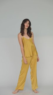 Carly Foulkes feet photo thumbnail