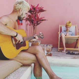 Carly Foulkes feet photo thumbnail