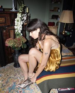 Carly Foulkes feet photo thumbnail