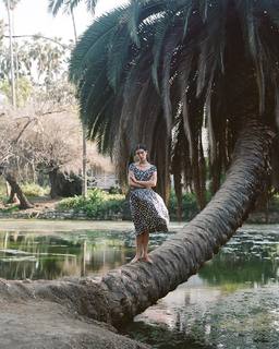 Carly Foulkes feet photo thumbnail