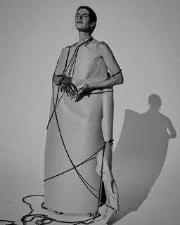 Carly Foulkes feet photo thumbnail