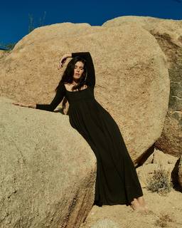 Carly Foulkes feet photo thumbnail