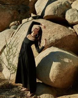 Carly Foulkes feet photo thumbnail