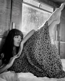 Carly Foulkes feet photo thumbnail