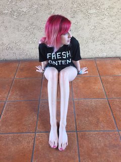 Carly Incontro feet photo thumbnail