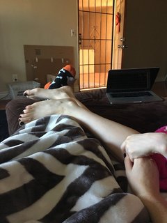 Carly Incontro feet photo thumbnail