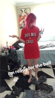 Carly Incontro feet photo thumbnail