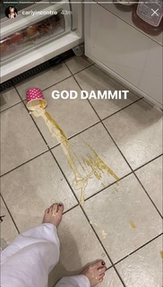Carly Incontro feet photo thumbnail