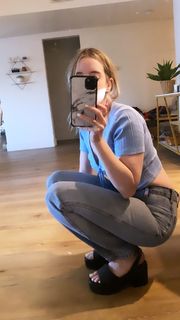 Carly Incontro feet photo thumbnail