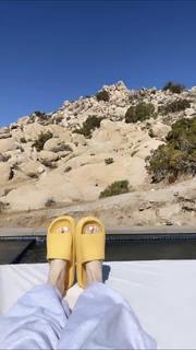 Carly Incontro feet photo thumbnail