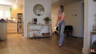 Carly Incontro feet photo thumbnail