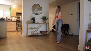 Carly Incontro feet photo thumbnail