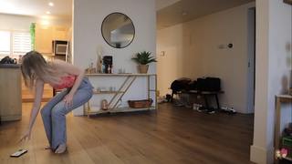 Carly Incontro feet photo thumbnail