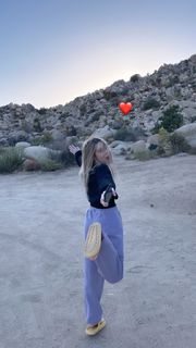 Carly Incontro feet photo thumbnail