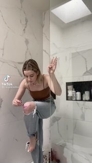 Carly Incontro feet photo thumbnail