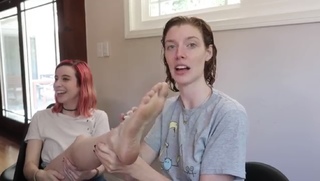 Carly Incontro feet photo thumbnail