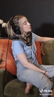 Carly Incontro feet photo thumbnail