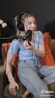 Carly Incontro feet photo thumbnail