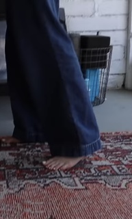 Carly Incontro feet photo thumbnail