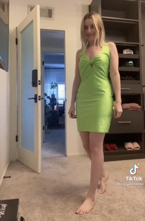 Carly Incontro feet photo thumbnail