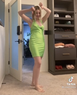 Carly Incontro feet photo thumbnail