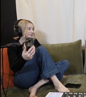Carly Incontro feet photo thumbnail