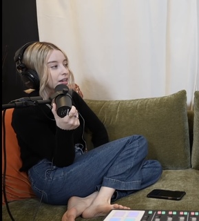 Carly Incontro feet photo thumbnail