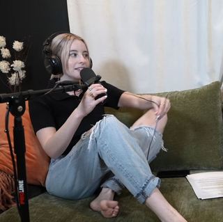 Carly Incontro feet photo thumbnail