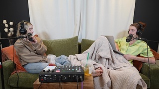 Carly Incontro feet photo thumbnail