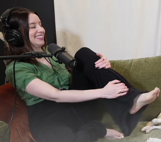 Carly Incontro feet photo thumbnail