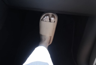 Carly Incontro feet photo thumbnail