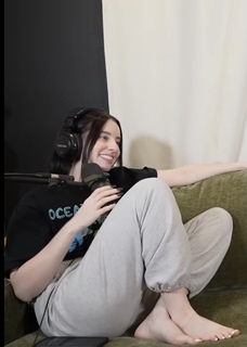 Carly Incontro feet photo thumbnail