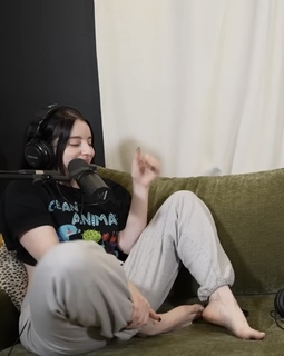 Carly Incontro feet photo thumbnail