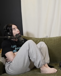 Carly Incontro feet photo thumbnail