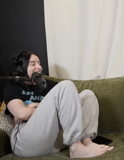Carly Incontro feet photo thumbnail