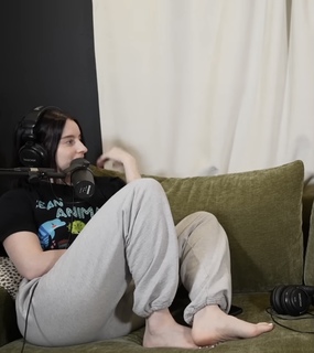 Carly Incontro feet photo thumbnail