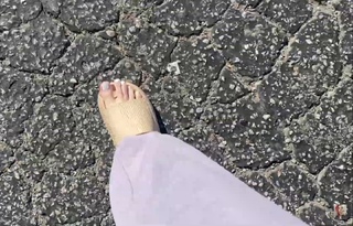 Carly Incontro feet photo thumbnail