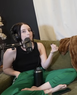 Carly Incontro feet photo thumbnail