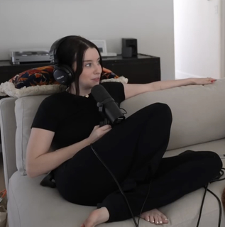 Carly Incontro feet photo thumbnail