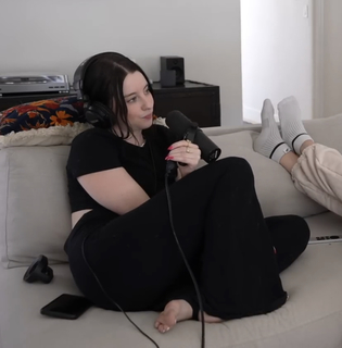 Carly Incontro feet photo thumbnail